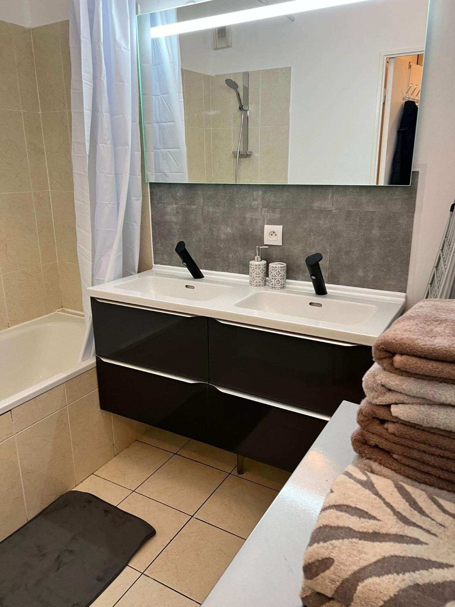 Appartement 5Min Gare Rer Disneyland Paris Val D'Europe La Vallee Village Parking Inclus Montévrain Exteriér fotografie